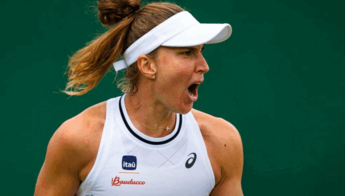 bia-haddad-faz-seu-melhor-jogo-na-grama,-supera-eslovaca-e-estreia-com-vitoria-em-wimbledon