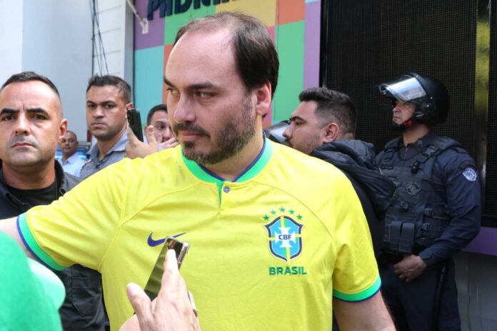ala-bolsonarista-em-sc-diz-que-carlos-coloca-em-risco-vaga-no-senado