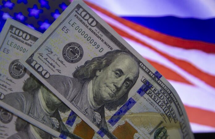 dolar-cai-para-menor-nivel-desde-setembro;-ibovespa-sobe-1,45%,-perto-dos-139-mil