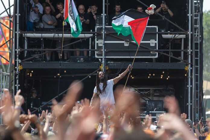 video:-eua-revogam-vistos-de-rappers-por-incitar-coro-contra-israel