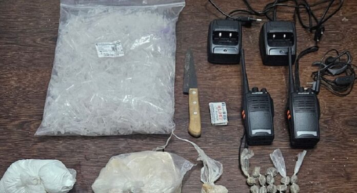caema-apreende-drogas-e-radios-comunicadores-em-eunapolis