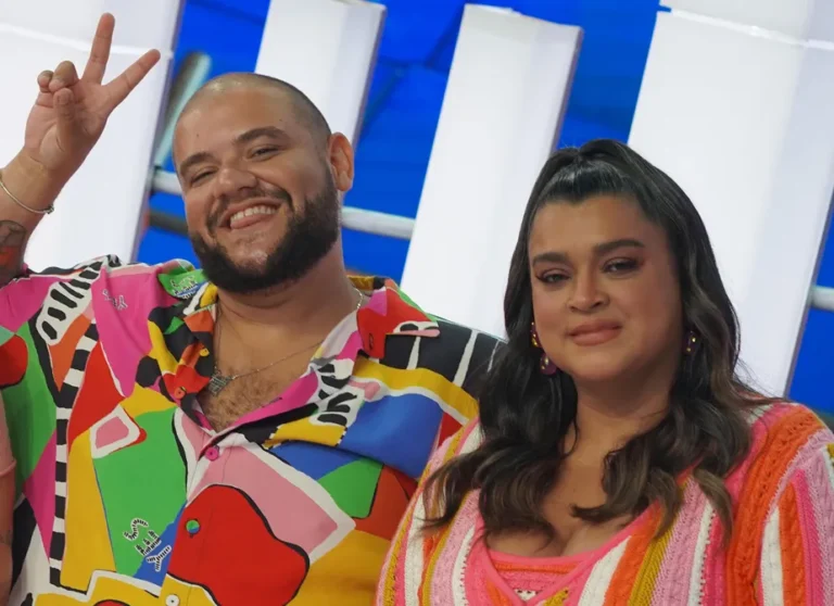 preta-gil-posa-em-momento-especial-com-gominho-apos-visita-surpresa