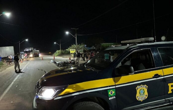colisao-entre-motos-deixa-dois-mortos-e-adolescente-ferido-em-eunapolis
