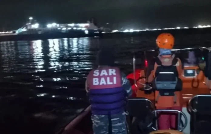 barco-afunda-com-65-pessoas-na-indonesia