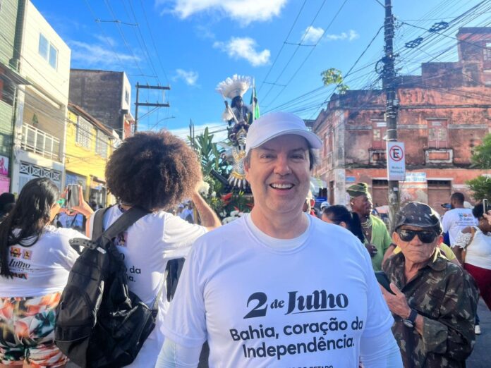 no-2-de-julho,-ze-trindade-celebra-vinda-de-lula-a-bahia-e-nega-candidatura-em-2026
