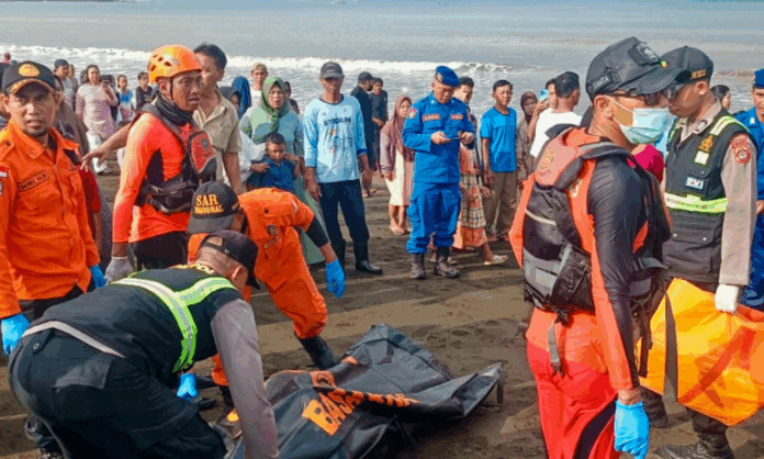 naufragio-de-balsa-na-indonesia-deixa-ao-menos-quatro-mortos-e-dezenas-de-desaparecidos