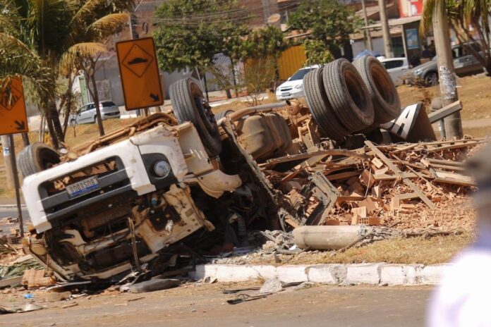 mpdft-denuncia-caminhoneiro-por-acidente-que-matou-motociclista