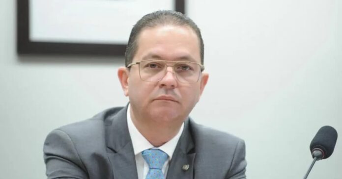 de-olho-em-2026,-alex-santana-nega-saida-da-politica-e-avalia-integrar-chapa-majoritaria