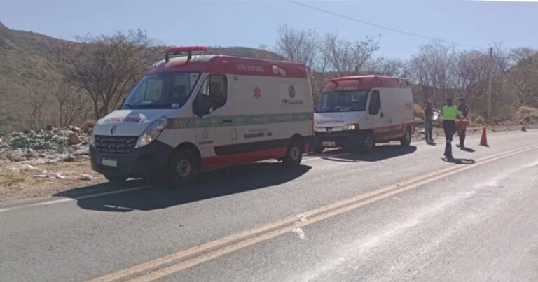 um-pessoa-morta-e-duas-feridas-em-acidente-em-tombamento-de-carreta-na-br-030-no-sudoeste-baiano