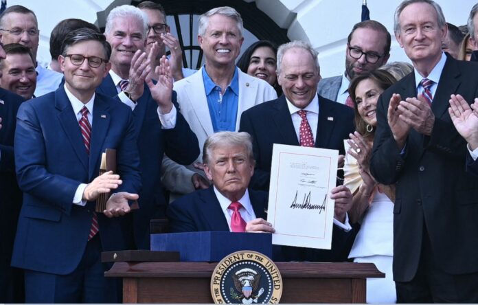 trump-promulga-‘lei-grande-e-bela’-do-orcamento-no-dia-da-independencia-dos-eua