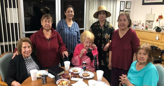 determinacao:-missionaria-de-85-anos-emociona-ao-ministrar-estudos-biblicos-para-idosas