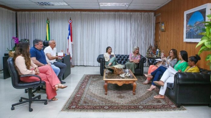 ivana-bastos-inicia-tratativas-para-implantacao-de-posto-sac-no-predio-da-al-ba