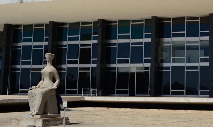 stf-condenou-mais-de-600-denunciados-por-participacao-no-8-de-janeiro,-diz-pgr