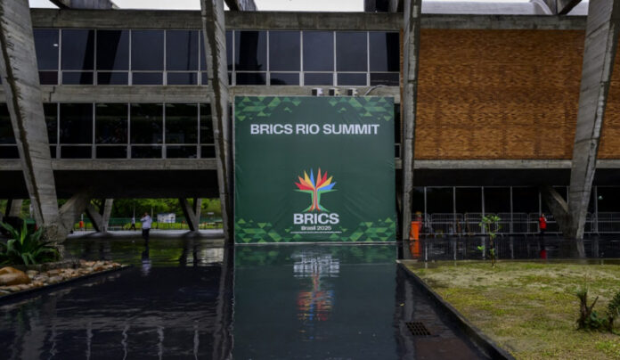 brics-vai-discutir-tarifas-‘unilaterais’,-guerras,-ia-e-mudancas-climaticas-no-rio-de-janeiro