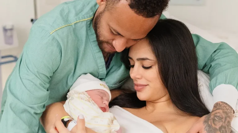 neymar-e-biancardi-revelam-primeiras-fotos-de-mel,-2a-filha-do-casal