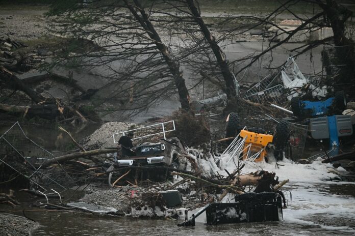 sobe-para-32-o-numero-de-mortos-por-inundacoes-no-texas