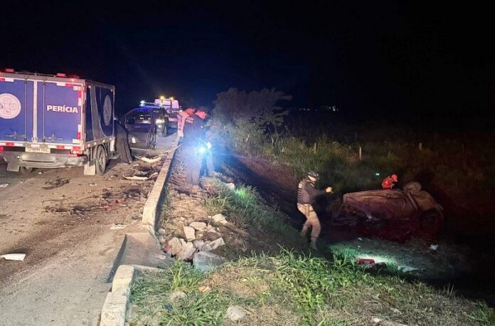 acidente-fatal-na-br-101-deixa-04-mortos,-incluindo-crianca,-em-teixeira-de-freitas