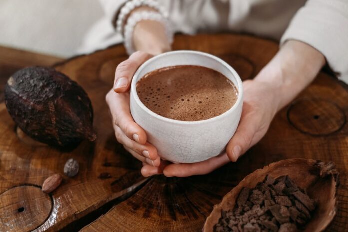 dia-mundial-do-chocolate:-chocolate-quente-fit-para-incluir-na-dieta