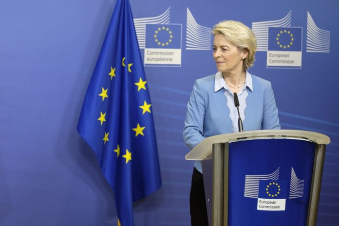 von-der-leyen-fala-em-“boa-conversa”-com-trump:-“queremos-um-acordo”