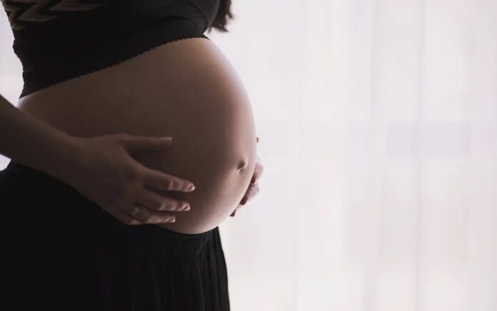 justica-vai-na-contramao-da-vida-e-suspende-lei-de-cartazes-contra-o-aborto-no-rio