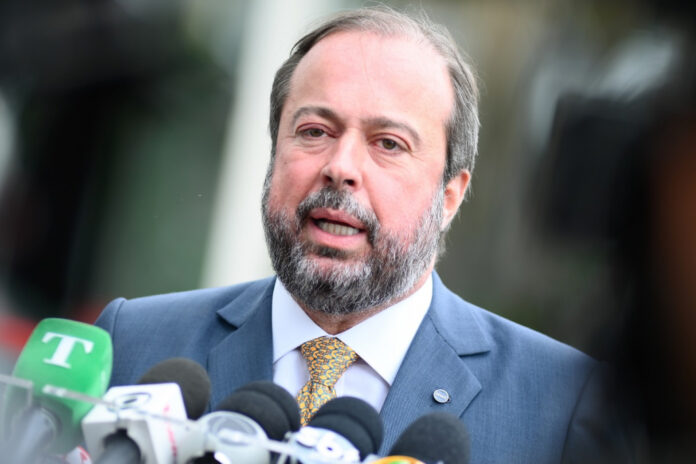 silveira-diz-que-ha-‘real-possibilidade’-de-reducao-nos-precos-de-diesel-e-gasolina-devido-a-queda-do-brent