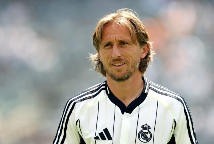 novo-tecnico-do-milan-confirma-chegada-de-modric-em-sua-primeira-entrevista-coletiva-no-clube:-‘extraordinario’