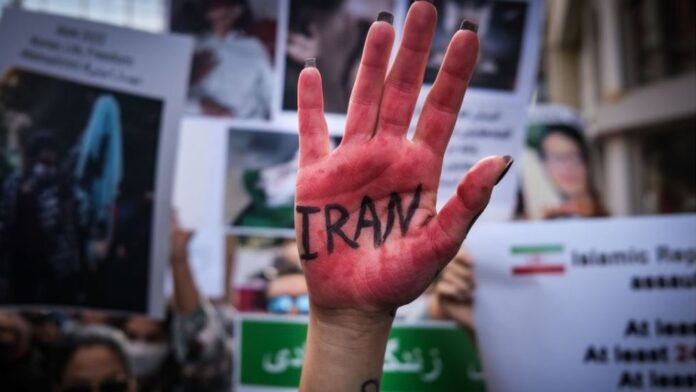 cristaos-ameacados:-ira-intensifica-repressao-interna-apos-conflito-com-israel