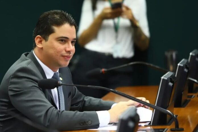 psb-exige-“ampla-defesa”-a-deputado-junior-mano,-alvo-da-pf