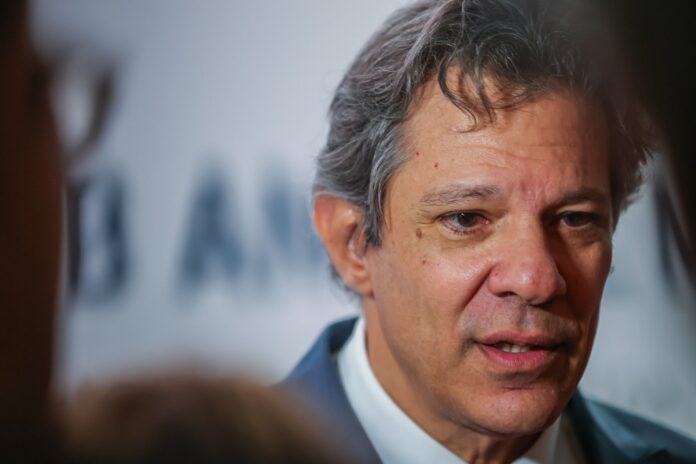 ‘acredito-que-ele-nem-saiba-o-que-isso-quer-dizer’,-diz-haddad-sobre-trump-tarifar-paises-alinhados-ao-brics