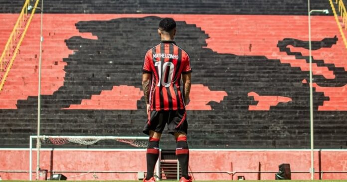 vitoria-lanca-promocao-para-socios-em-homenagem-a-nova-camisa-10-de-matheuzinho