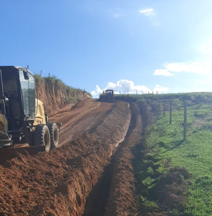 prefeitura-realiza-melhoria-nas-estradas-rurais-proximas-ao-povoado-de-jardim-novo