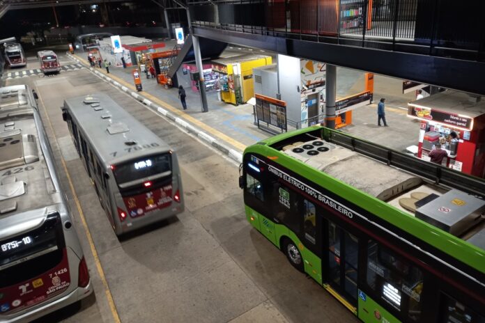 sp-tem-recorde-diario-de-onibus-depredados-e-total-ultrapassa-300