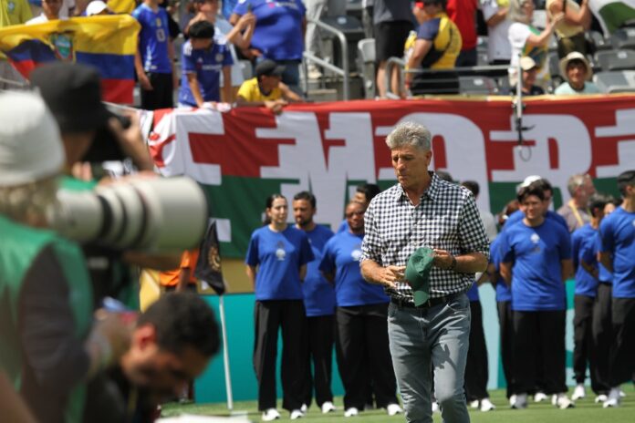 renato-gaucho-lamenta-penalti-desmarcado-e-exalta-fluminense:-‘saimos-de-cabeca-erguida’