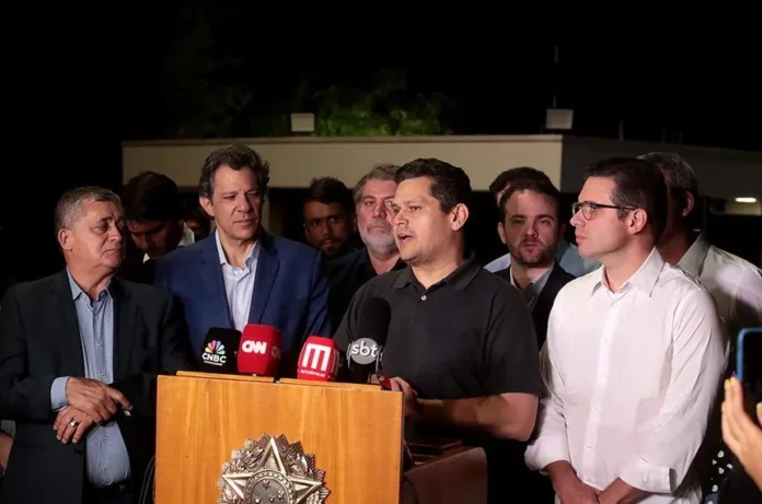 haddad,-motta-e-alcolumbre-se-reunem-para-debater-impasse-no-iof