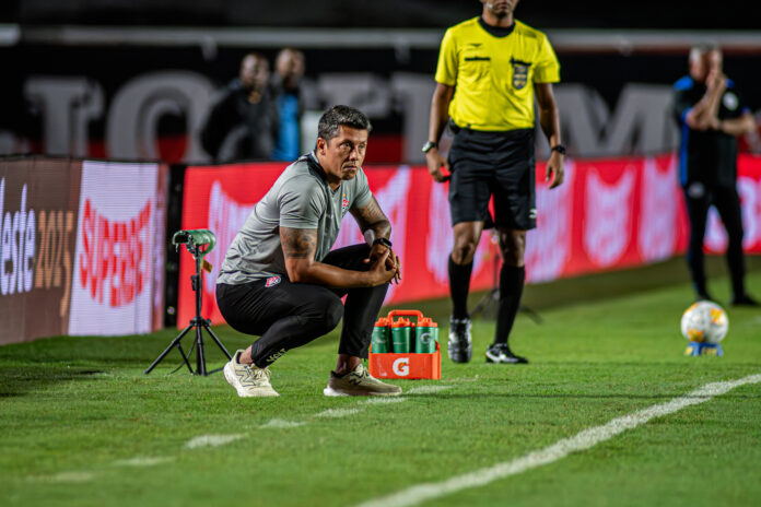 vitoria-renova-contrato-de-ronald-e-evita-saida-para-futebol-europeu