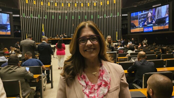 rogeria-santos-comemora-aprovacao-e-explica-projeto-que-altera-lei-maria-da-penha:-“protege-a-mulher”