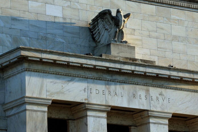 fed-diz-em-ata-considerar-a-incerteza-em-torno-das-perspectivas-economicas-como-‘elevada’