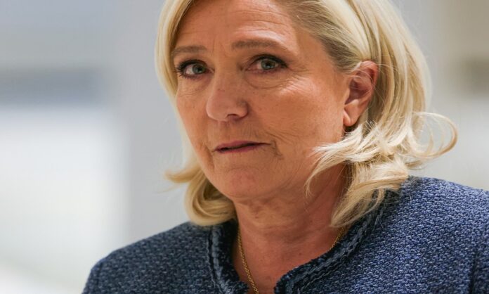 policia-invade-sede-de-partido-de-direita-de-marine-le-pen-na-franca