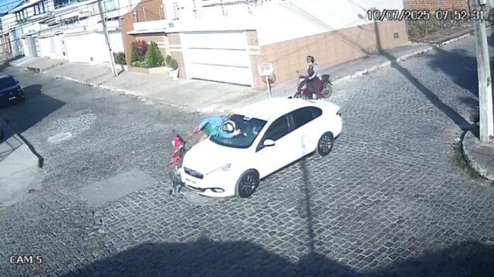 motociclista-fica-ferida-apos-ser-atingida-durante-colisao-em-cruzamento-de-jequie