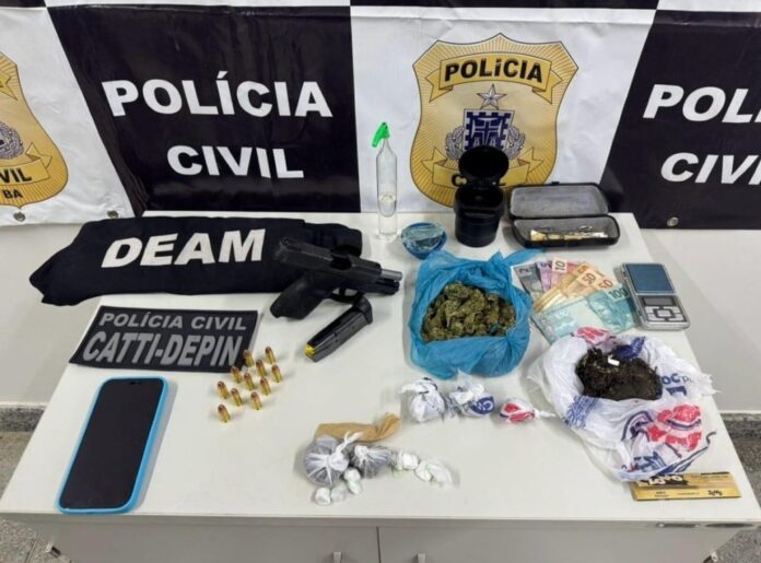 homem-e-preso-apos-ameacar-ex-companheira-em-feira;-policia-ainda-apreendeu-arma-e-drogas homem-e-preso-apos-ameacar-ex-companheira-em-feira;-policia-ainda-apreendeu-arma-e-drogas