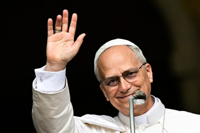 papa-leao-xiv-realiza-primeiro-angelus-em-muitos-anos-na-residencia-de-verao-de-castel-gandolfo