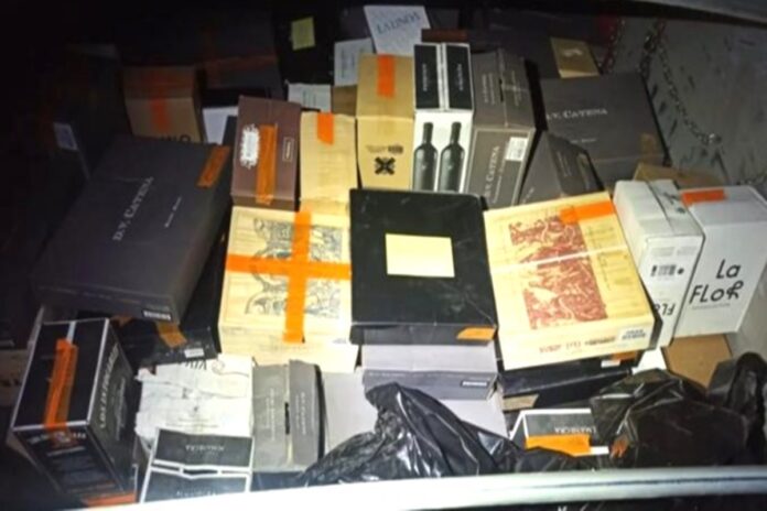adega-do-crime:-pf-apreende-400-caixas-de-vinho-argentino