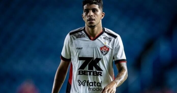 passagem-relampago:-vitoria-rescinde-com-atacante-felipe-cardoso