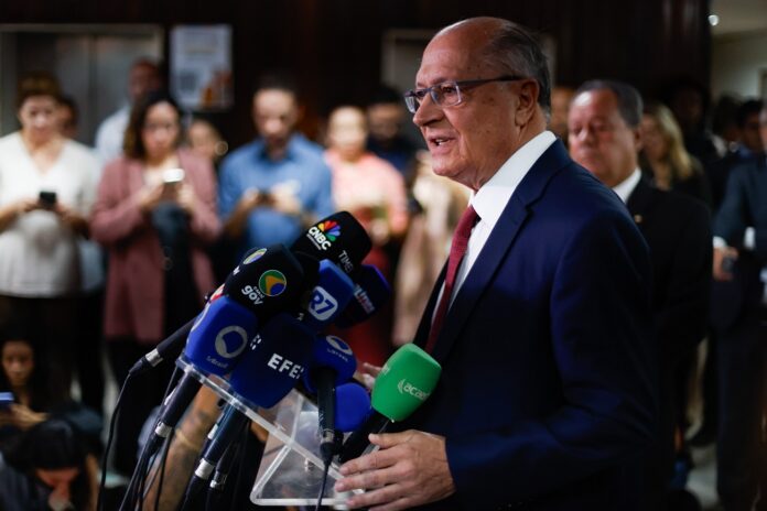 alckmin-diz-que-ira-se-reunir-com-a-amcham-e-ouvir-industrias-sobre-tarifaco