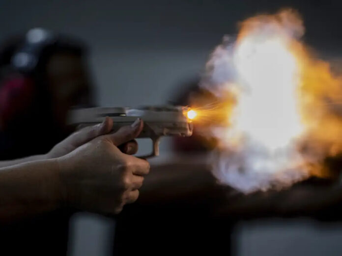 armas:-registros-de-cacs-crescem-2.400%-no-df-em-uma-decada