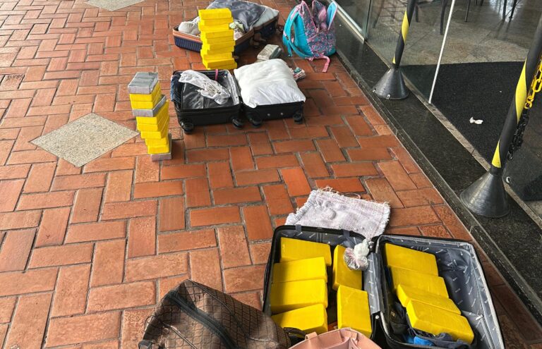 passageiras-de-onibus-sao-presas-com-30-kg-de-cocaina;-flagrante-ocorreu-em-vitoria-da-conquista