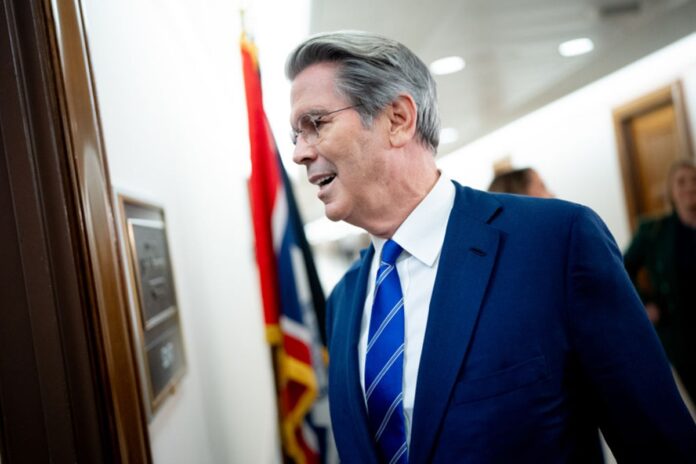 secretario-do-tesouro-e-“opcao”-para-suceder-powell-no-fed,-diz-trump