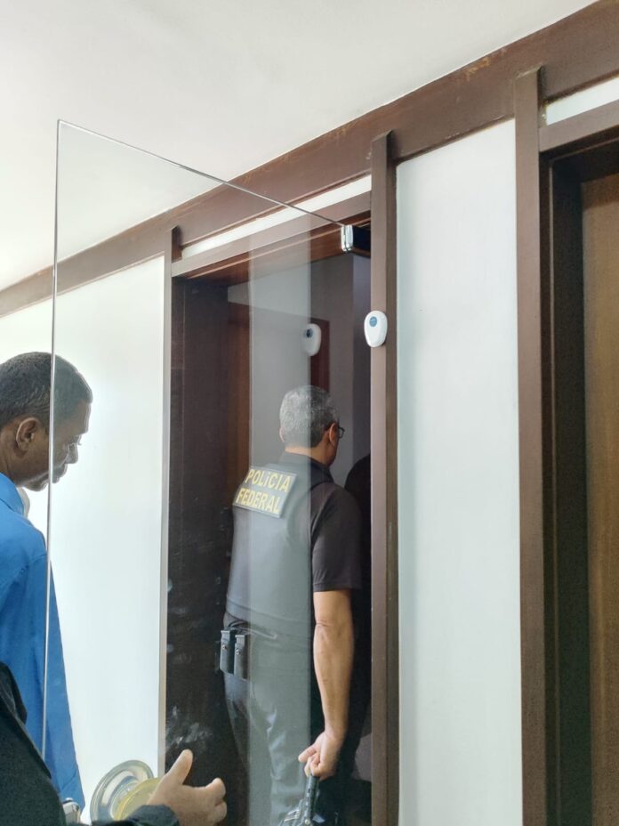 overclean:-construtora-de-ex-presidente-da-camara-de-varzea-do-poco-e-um-dos-alvos-da-pf-em-salvador