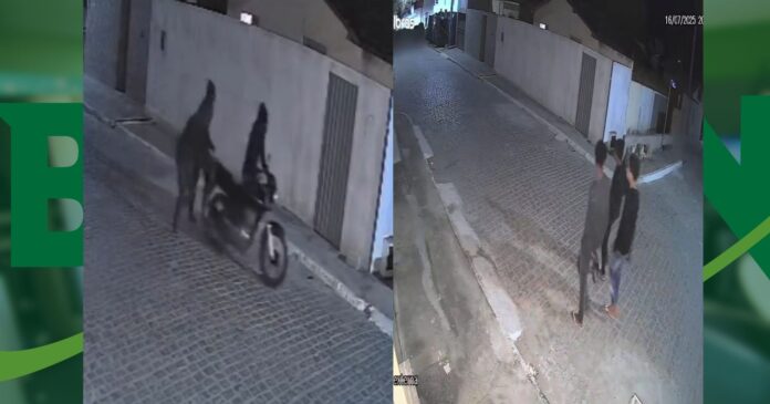 video:-cameras-de-seguranca-registram-furto-de-moto-em-cravolandia-com-tres-suspeitos-levaram-o-veiculo