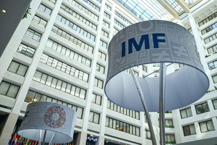 fmi-eleva-previsao-de-crescimento-economico-no-brasil-para-2,3%